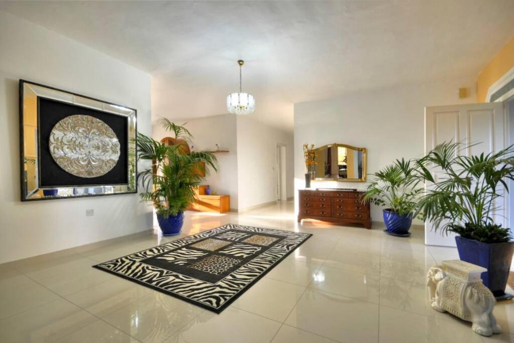 Phantasia Villa *